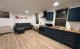Modern 1 Bedroom - 5 Min Walk From Princess Street Eb1